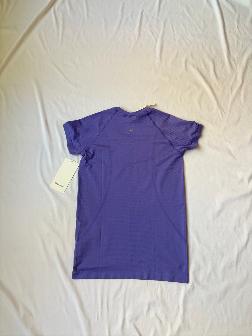 Lululemon swiftly tee NWT - Picture 2 of 3